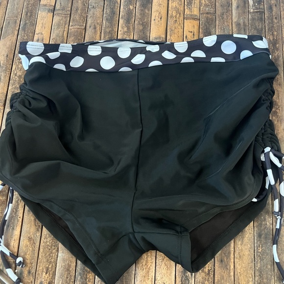 Cute new with tags swimsuit - Picture 3 of 3